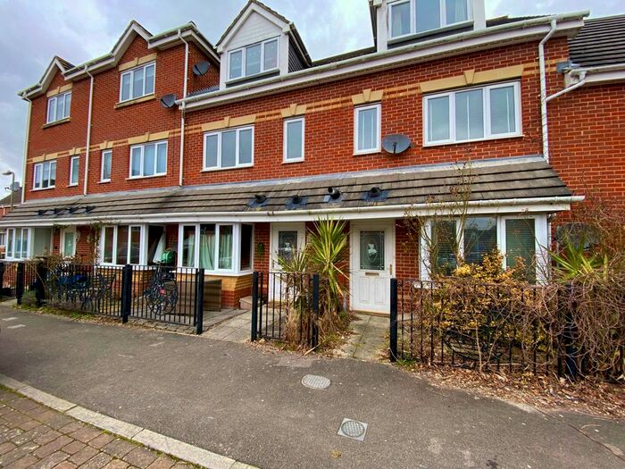 1 Bedroom Maisonette To Rent In Fallow Crescent, Hedge End, Southampton, SO30