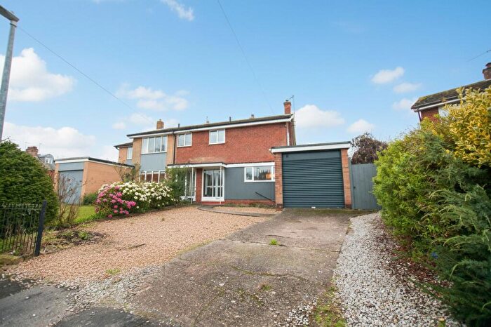 3 Bedroom Semi Detached House For Sale In Kingtree Avenue, Cottingham, HU16