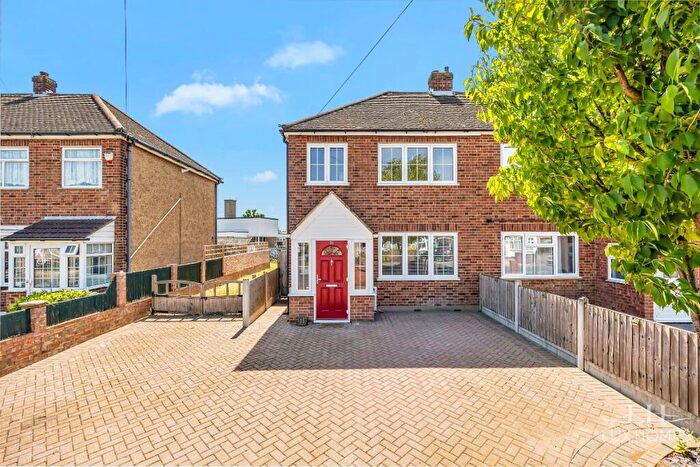 3 Bedroom End Of Terrace House For Sale In Ford Lane, Rainham, RM13