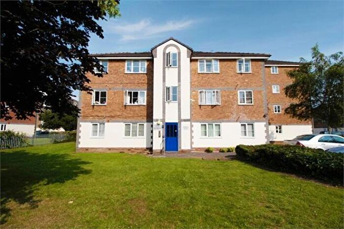 2 Bedroom Flat To Rent In Tennyson Close, Enfield, EN3
