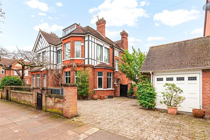 6 Bedroom Detached House For Sale In Park Avenue, Bedford, Bedfordshire, MK40