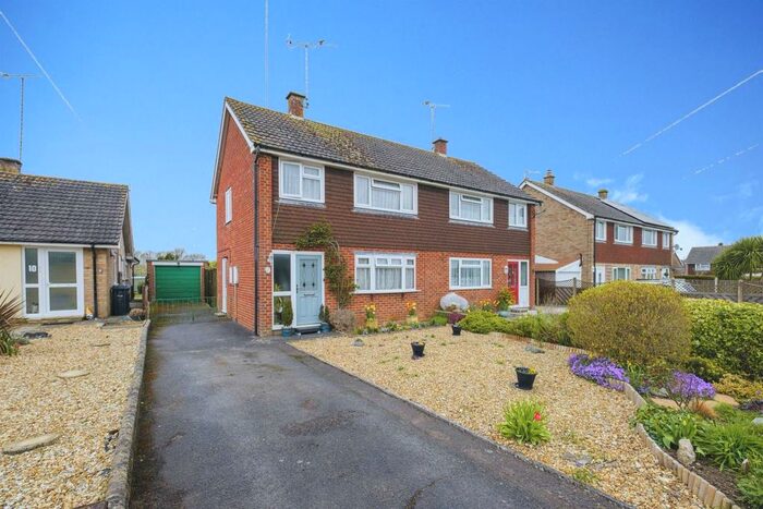 3 Bedroom Semi-Detached House For Sale In Westfield Close, Durrington, Salisbury, SP4