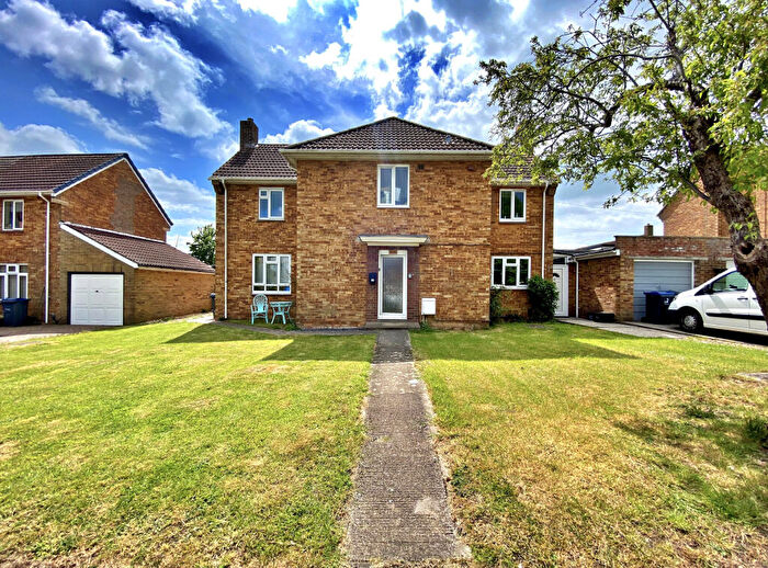 3 Bedroom Maisonette For Sale In Blenheim Park, Bowerhill, Melksham, Wiltshire, SN12
