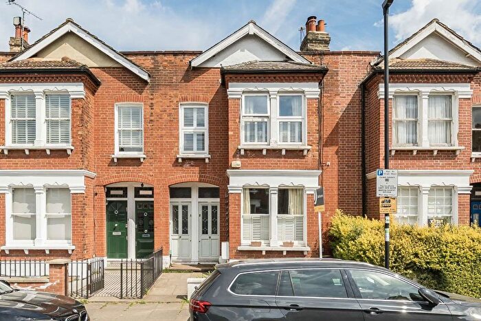 2 Bedroom Flat To Rent In Tenham Avenue, Balham, SW2