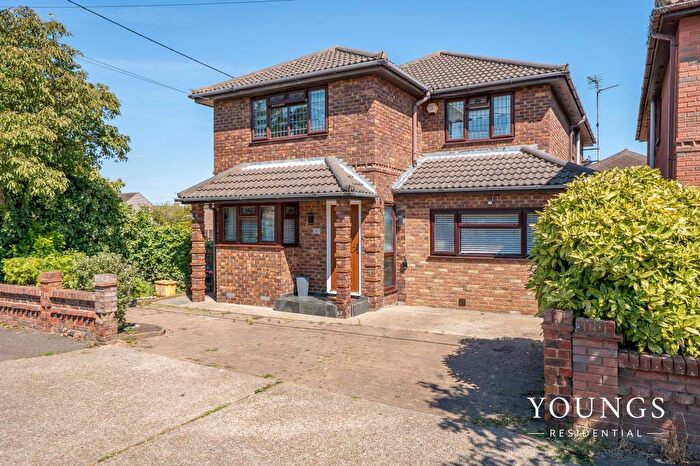 5 Bedroom Detached House For Sale In Nevada Road, Canvey Island, SS8