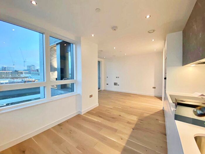 2 Bedroom Flat To Rent In Grant Road, London, SW11