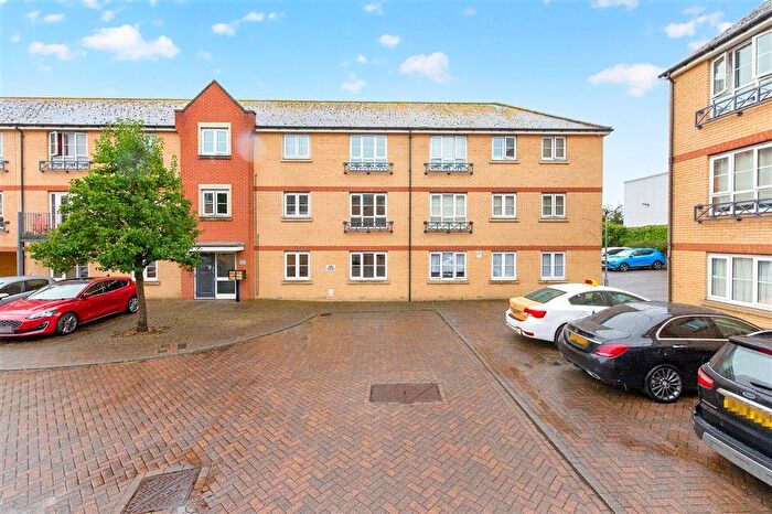1 Bedroom Flat For Sale In Bridge Road, Wickford, Essex, SS11