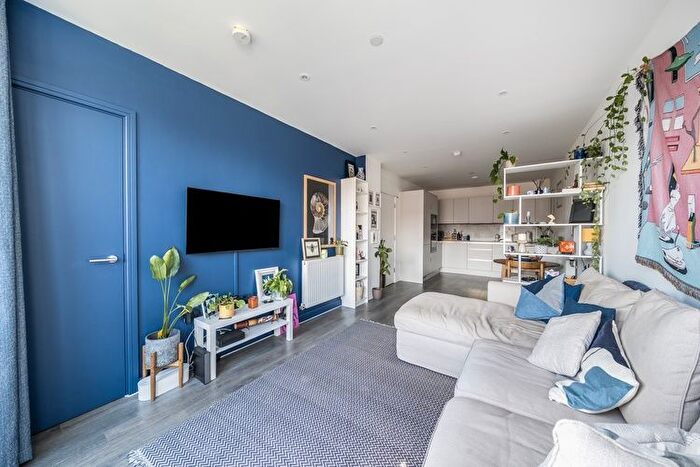 1 Bedroom Flat For Sale In Forge House, Watford, Hertfordshire, WD19