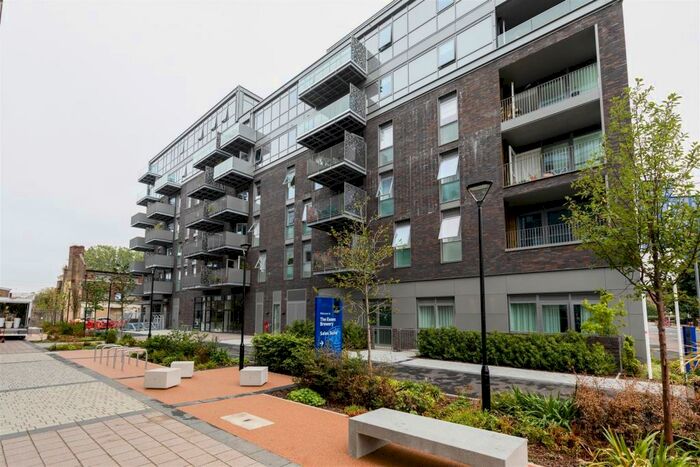 3 Bedroom Apartment To Rent In South Grove, Walthamstow, E17