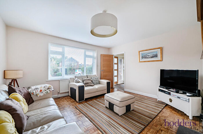 3 Bedroom Detached House For Sale In Chertsey, Surrey, KT16
