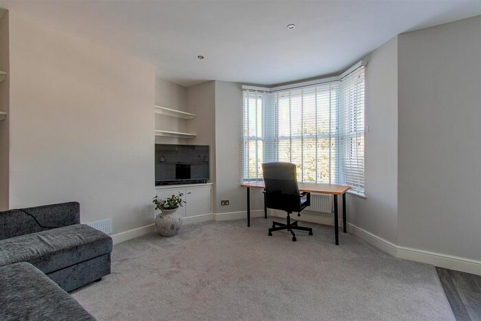 2 Bedroom Flat To Rent In Penhill Road, Pontcanna, Cardiff, CF11