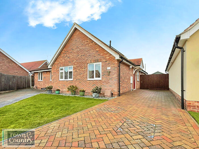 3 Bedroom Bungalow For Sale In Springfield Meadows, Little Clacton, CO16