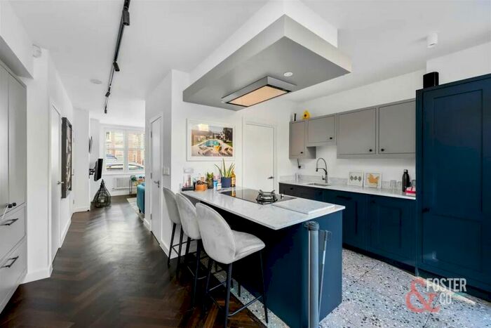 3 Bedroom Semi-Detached House To Rent In Pampisford Road, CR2