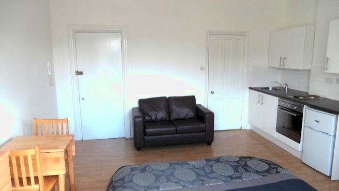 Studio To Rent In Finchley Road, London, NW3