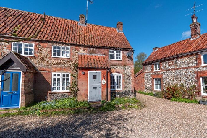 4 Bedroom Semi Detached House For Sale In Buck Yard, Helhoughton, NR21