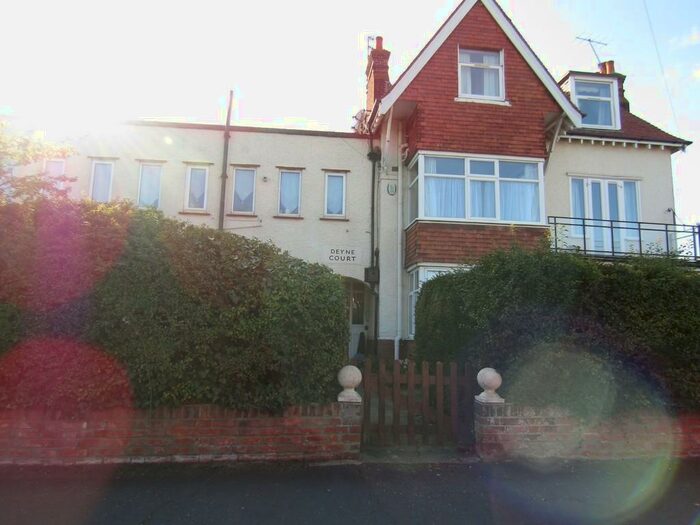 3 Bedroom Flat To Rent In Deyne Court Connaught Avenue, CO13