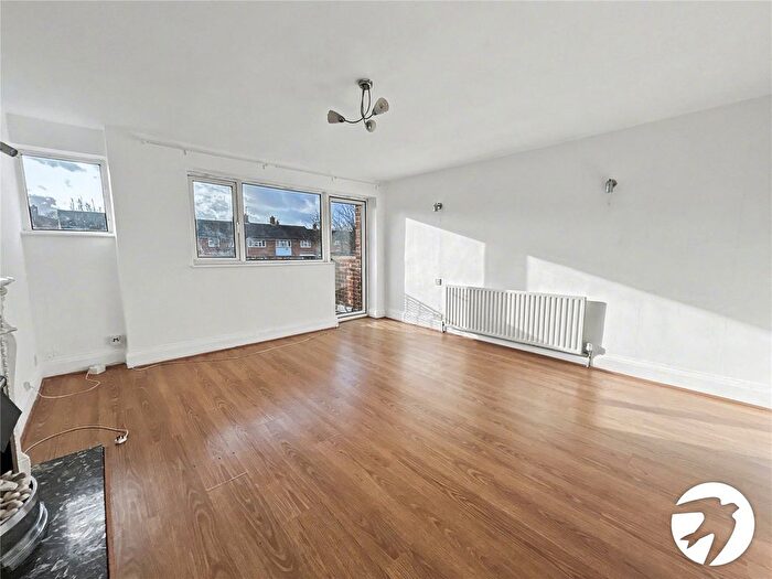 2 Bedroom Flat For Sale In Burdett Close, Sidcup, Kent, DA14