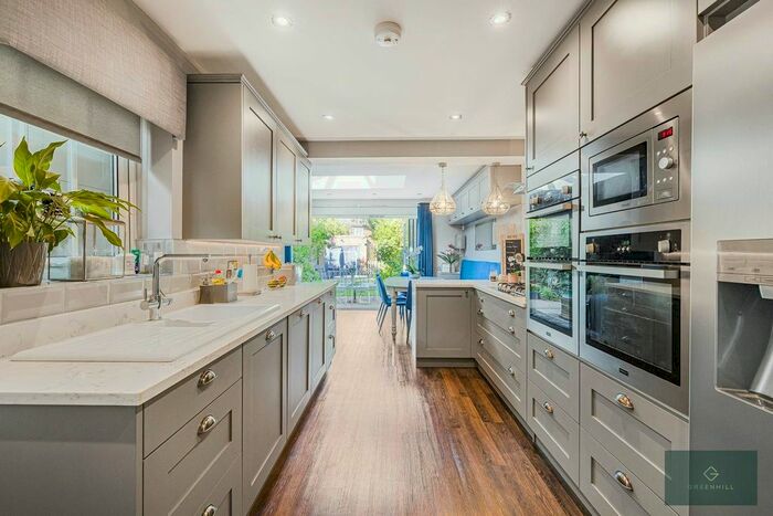 5 Bedroom Detached House For Sale In Stanstead Road, Hoddesdon, EN11