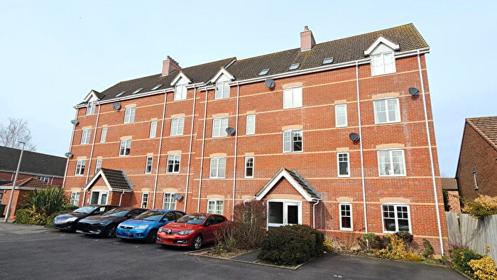 2 Bedroom Flat For Sale In Windsor Court, Newbury, RG14