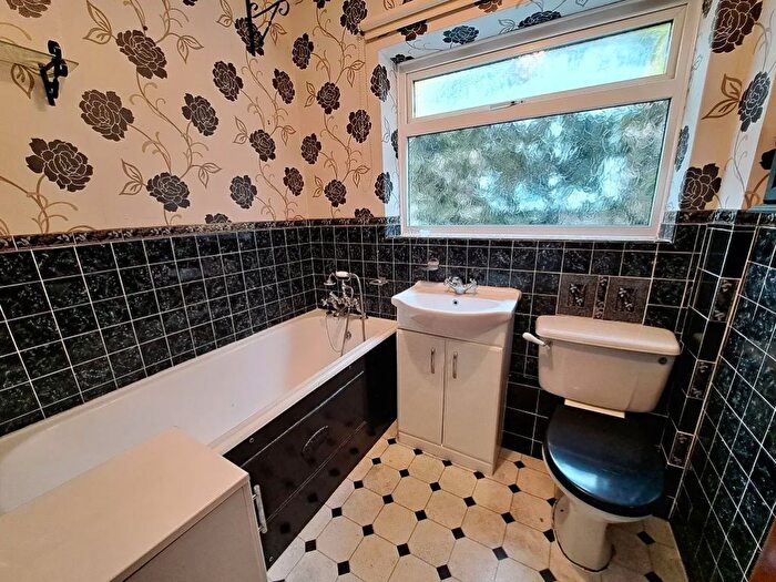 2 Bedroom Detached Bungalow For Sale In Buckhurst Close, Eastbourne, East Sussex, BN20