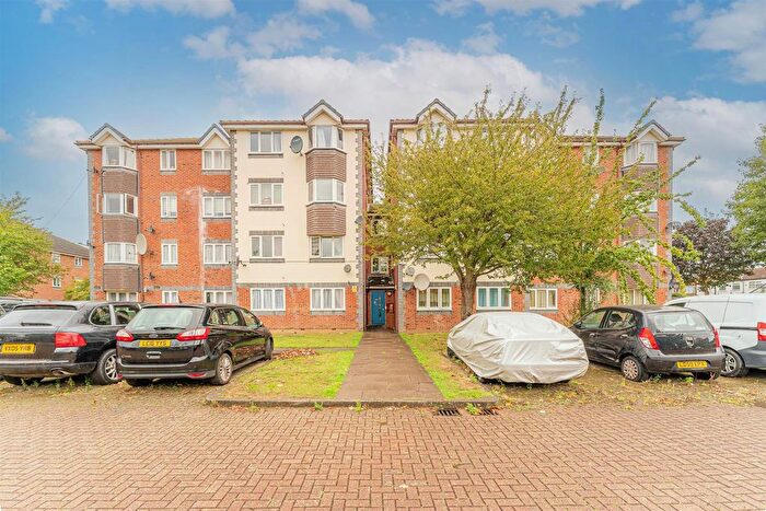 1 Bedroom Flat For Sale In Keats Close, Scotland Green Road, Enfield, EN3