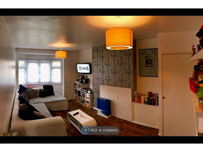 1 Bedroom Flat To Rent In Nash House, London, E17