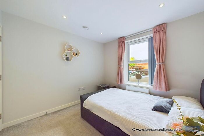 1 Bedroom Flat For Sale In Gogmore Lane, Chertsey, KT16