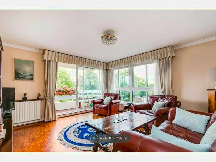 3 Bedroom Flat To Rent In March Court, London, SW15