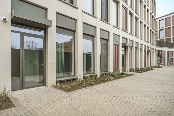 Studio To Rent In Woking, Surrey, GU21