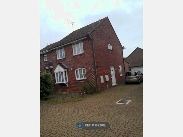 3 Bedroom Semi-Detached House To Rent In Goldsborough Close, Swindon, SN5