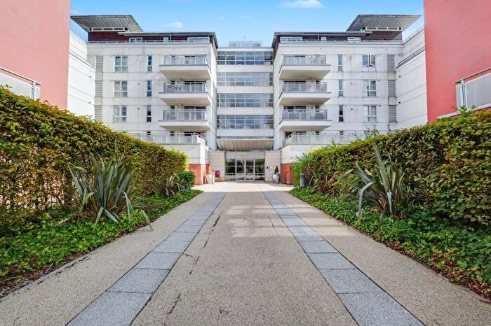 2 Bedroom Flat For Sale In Watkin Road, Leicester, LE2