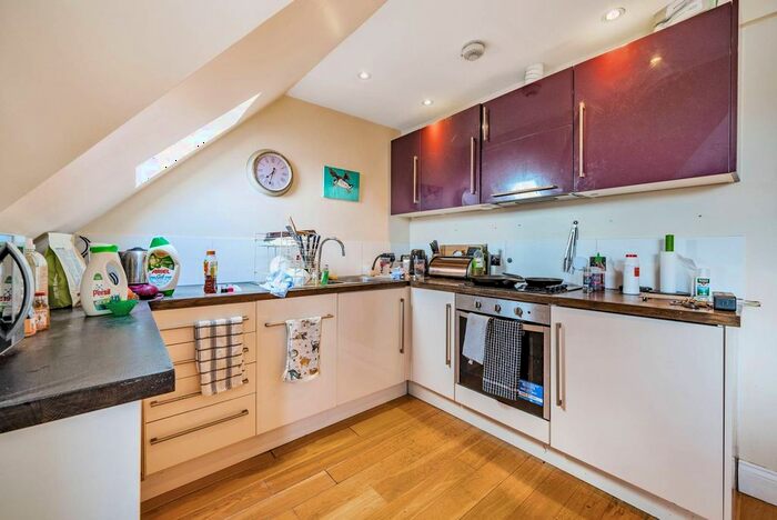 2 Bedroom Flat To Rent In Telford Avenue, Streatham Hill, London, SW2