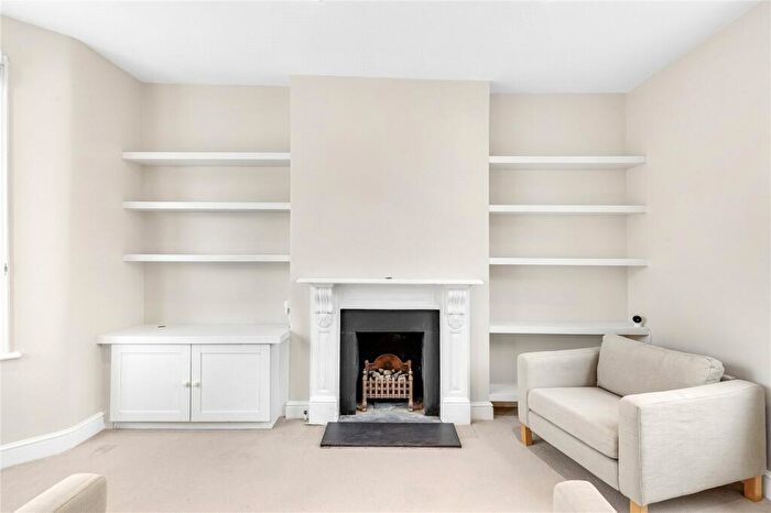 2 Bedroom Flat To Rent In Laitwood Road, London, SW12
