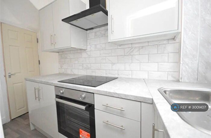 2 Bedroom End Of Terrace House To Rent In Westbourne Place, Leeds, LS11
