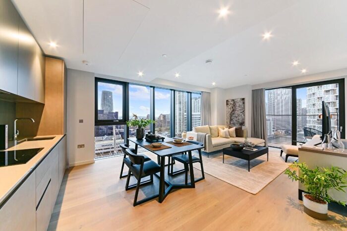 2 Bedroom Apartment To Rent In George Street, London, E14