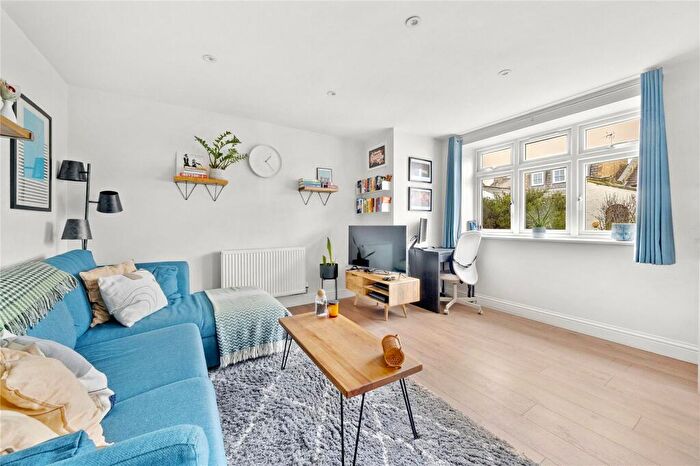 1 Bedroom Flat For Sale In Drayton Road, Leytonstone, London, E11
