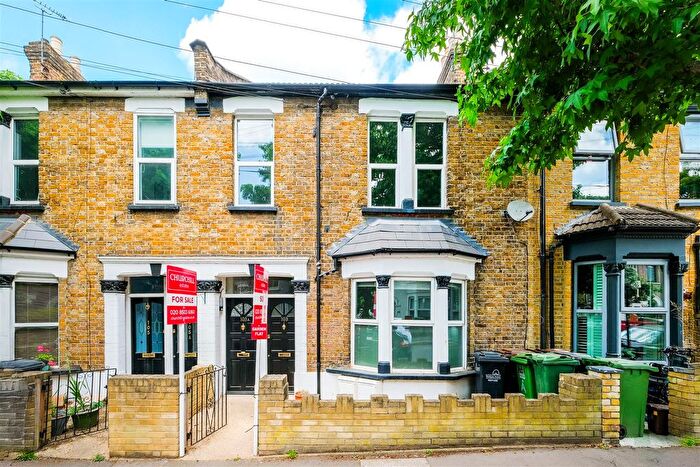 3 Bedroom Flat To Rent In Lynmouth Road, Walthamstow, E17