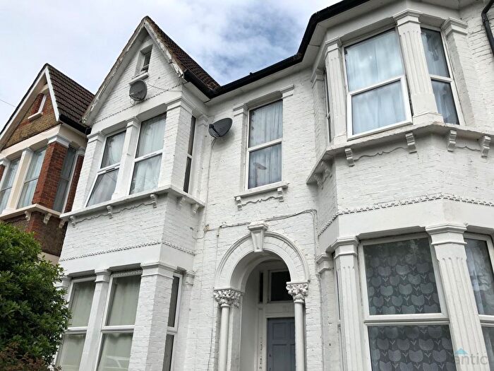 1 Bedroom Flat To Rent In Leigham Vale, Streatham Hill, SW16