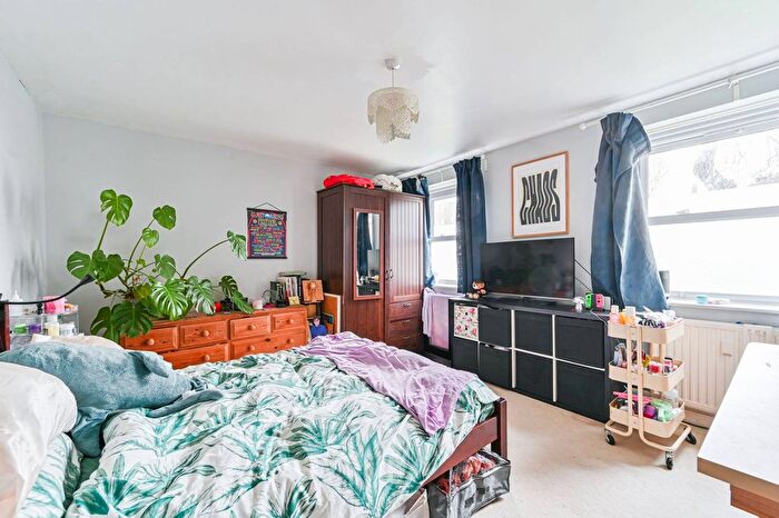 3 Bedroom Flat To Rent In Leigham Avenue, Streatham Hill, London, SW16