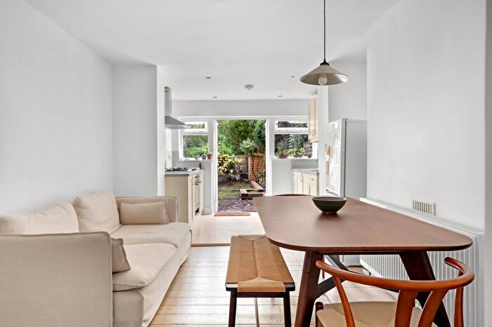 1 Bedroom Flat To Rent In Aubert Road, Highbury, N5