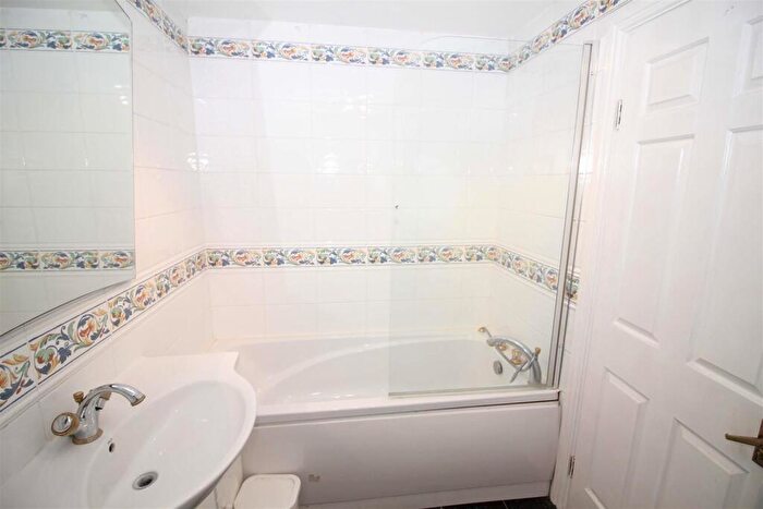 2 Bedroom Apartment To Rent In York Court, Schooner Way, Cardiff, CF10