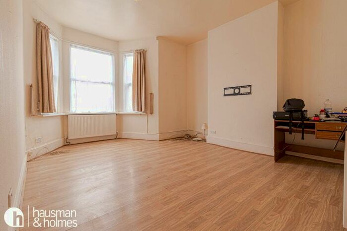 2 Bedroom Flat To Rent In Long Lane, Finchley, N2