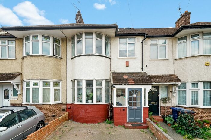 4 Bedroom Terraced House For Sale In Wharncliffe Drive, Southall, UB1