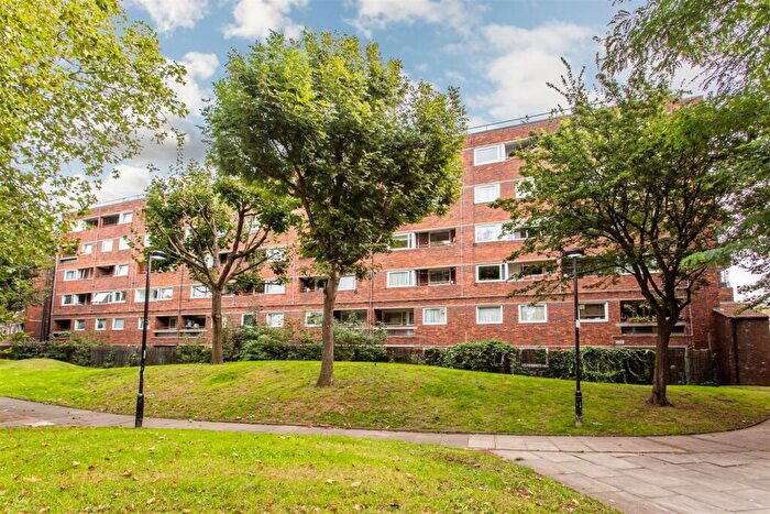 2 Bedroom Flat To Rent In Rhodeswell Road, Limehouse, E14