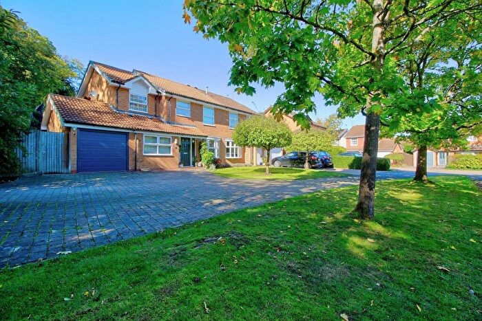 5 Bedroom Semi-Detached House For Sale In Kent Close, Wokingham, RG41