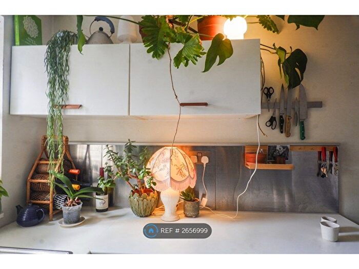 1 Bedroom Flat To Rent In Victoria Park Court, London, E9