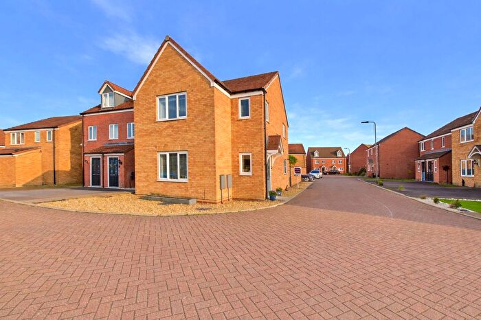 3 Bedroom Detached House For Sale In Magda Close, Stanground South, PE2