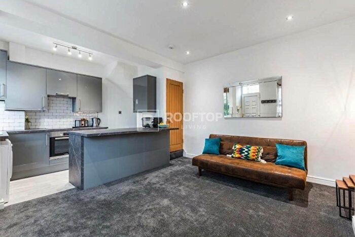 5 Bedroom House To Rent In Trelawn Place, Leeds, LS6