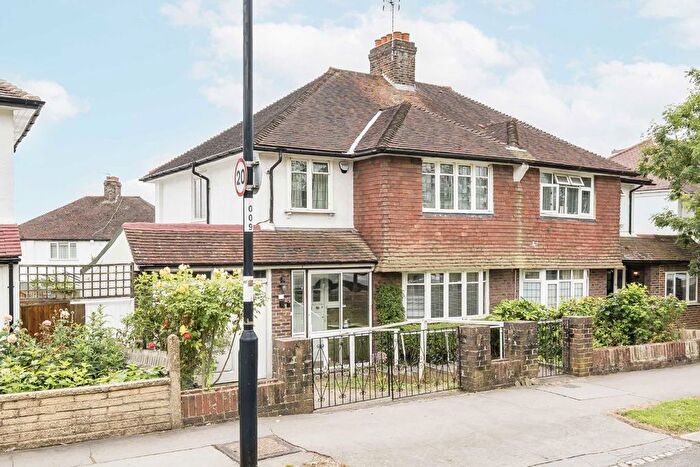 3 Bedroom Detached House For Sale In Crescent Way, London, SW16