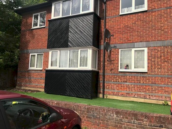 1 Bedroom Flat To Rent In Wealden Court, Chatham, Kent ME5